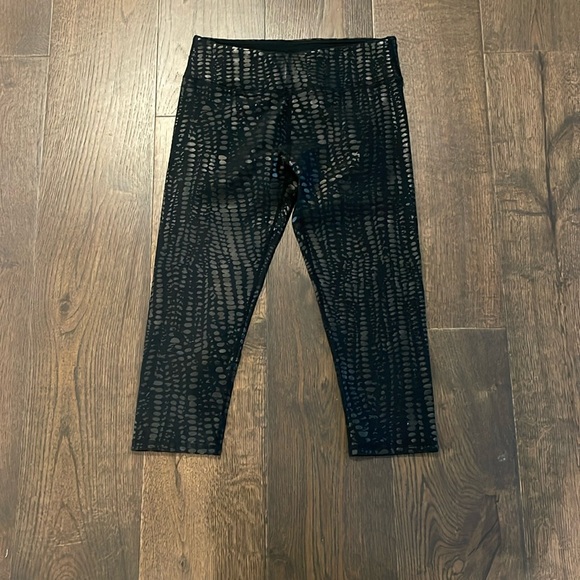 Fabletics black leopard print leggings. Size M - Picture 1 of 2